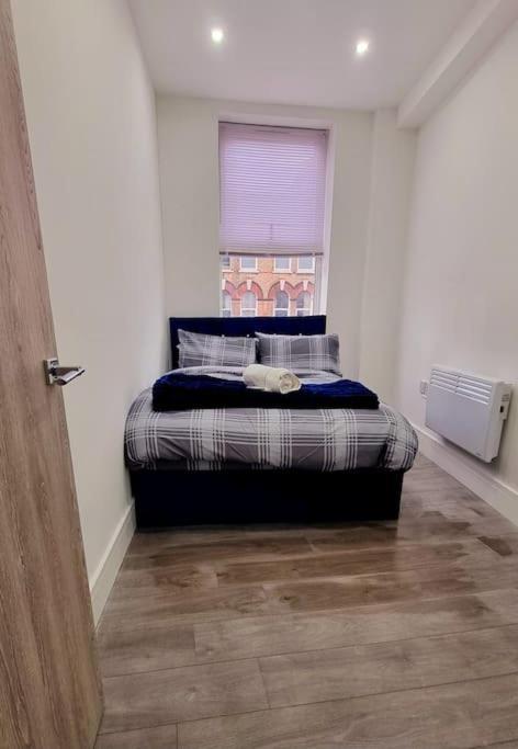 2 Bed Cosy Flat Close To Bus & Tube Station Londen Buitenkant foto
